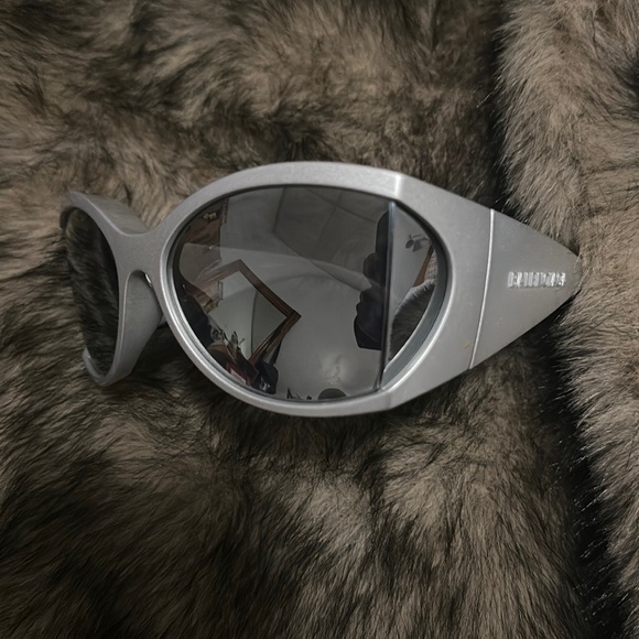 brand new Balenciaga shield sunglasses - Picture 2 of 4